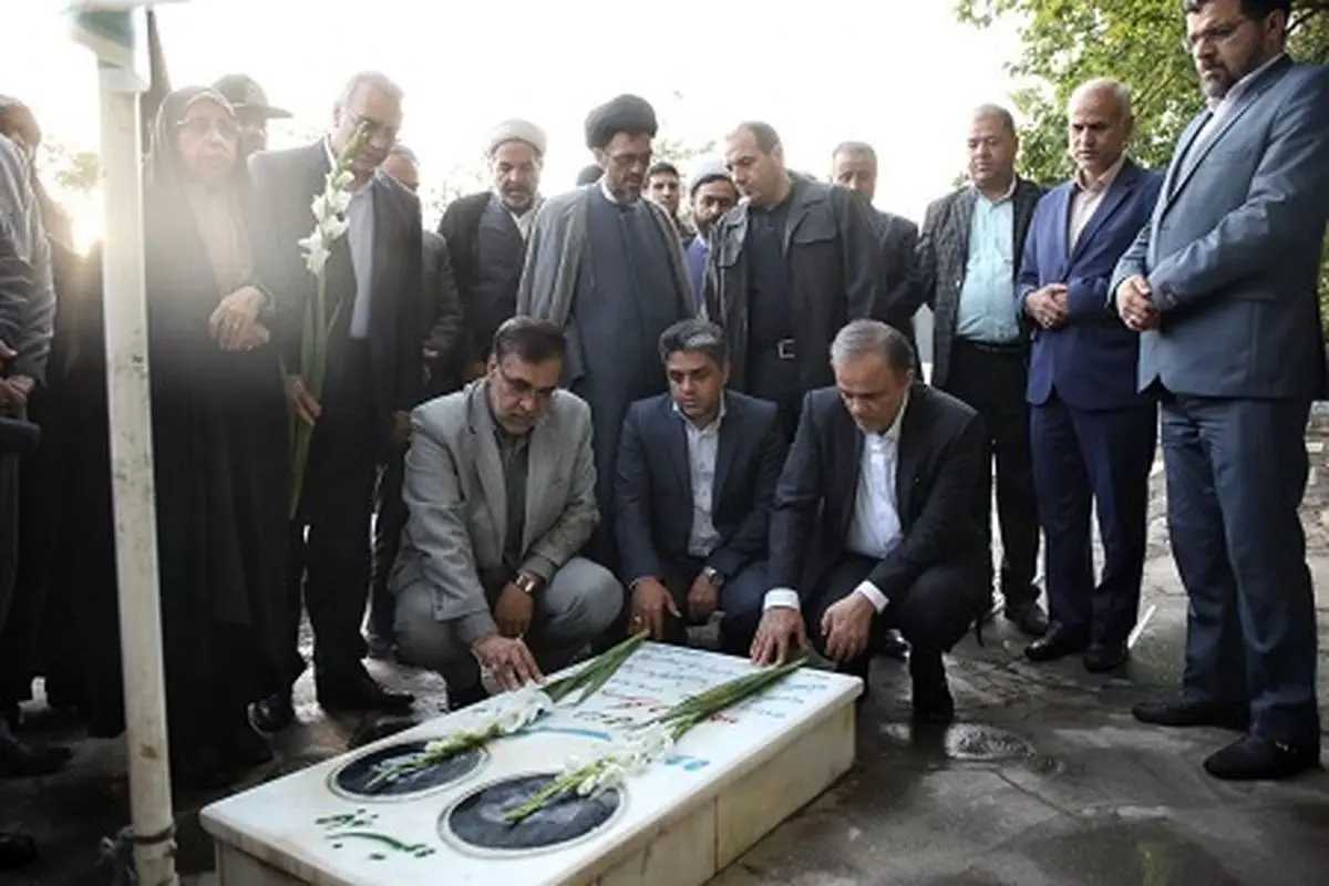 استاندار خراسان رضوی به مقام شهدا ادای احترام کرد