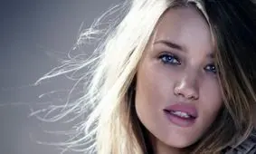 فرارجذابترین زن جهان به روستایی درانگلیس+عکس