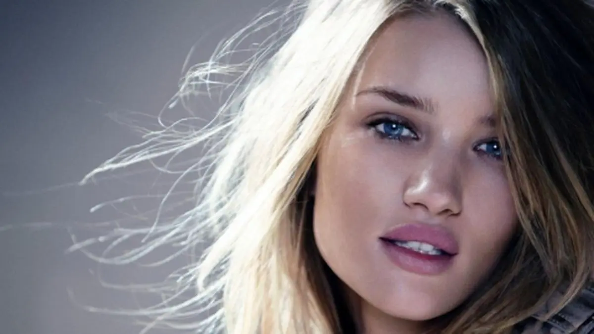 فرارجذابترین زن جهان به روستایی درانگلیس+عکس