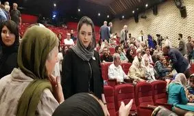 ترانه علیدوستی به آرزویش رسید/ عکس یادگاری با علی نصیریان روی صحنه