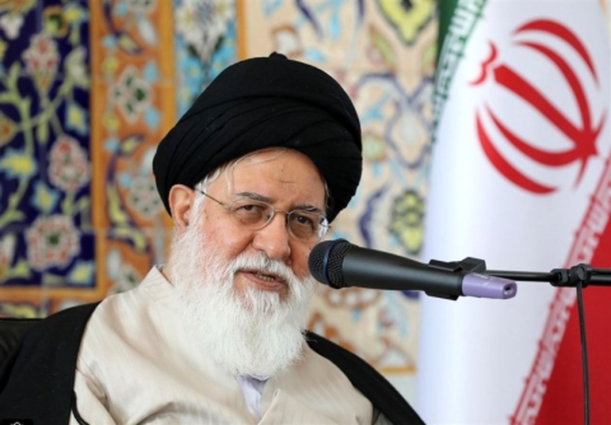 امام جمعه مشهد خطاب به مسئولان: فشارهای معیشتی و اقتصادی مردم را به جان آورده؛ حاشیهسازی نکنید