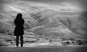 تجرد دختر در حاشیه شهر یک دردسر تلقی می‌شود/از توسعه انسانی غافل شده‌ایم