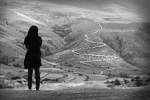 تجرد دختر در حاشیه شهر یک دردسر تلقی می‌شود/از توسعه انسانی غافل شده‌ایم