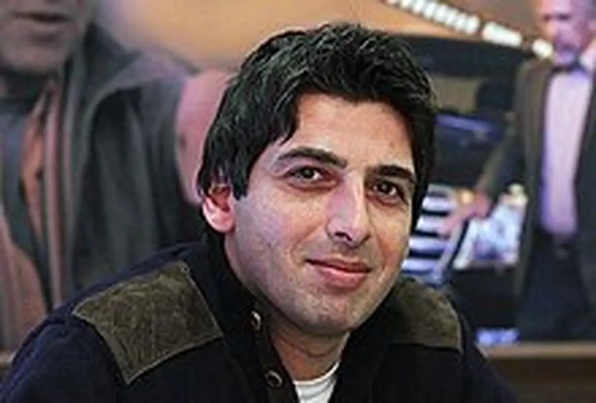 عکس| حمید گودرزی پای دیگ نذری