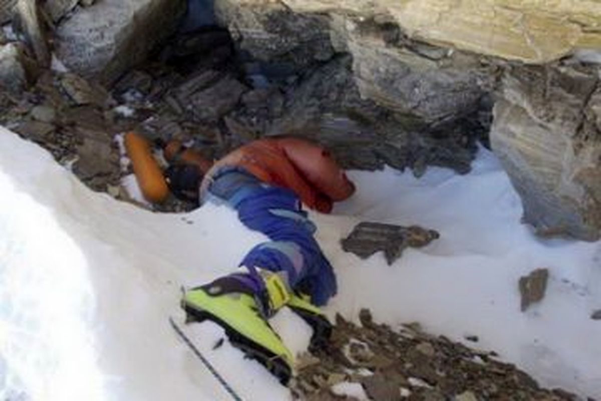 جسد کوهنورد اصفهانی پس از 17 روز، در منطقه تنگ زندان شهرستان کیار پیدا شد