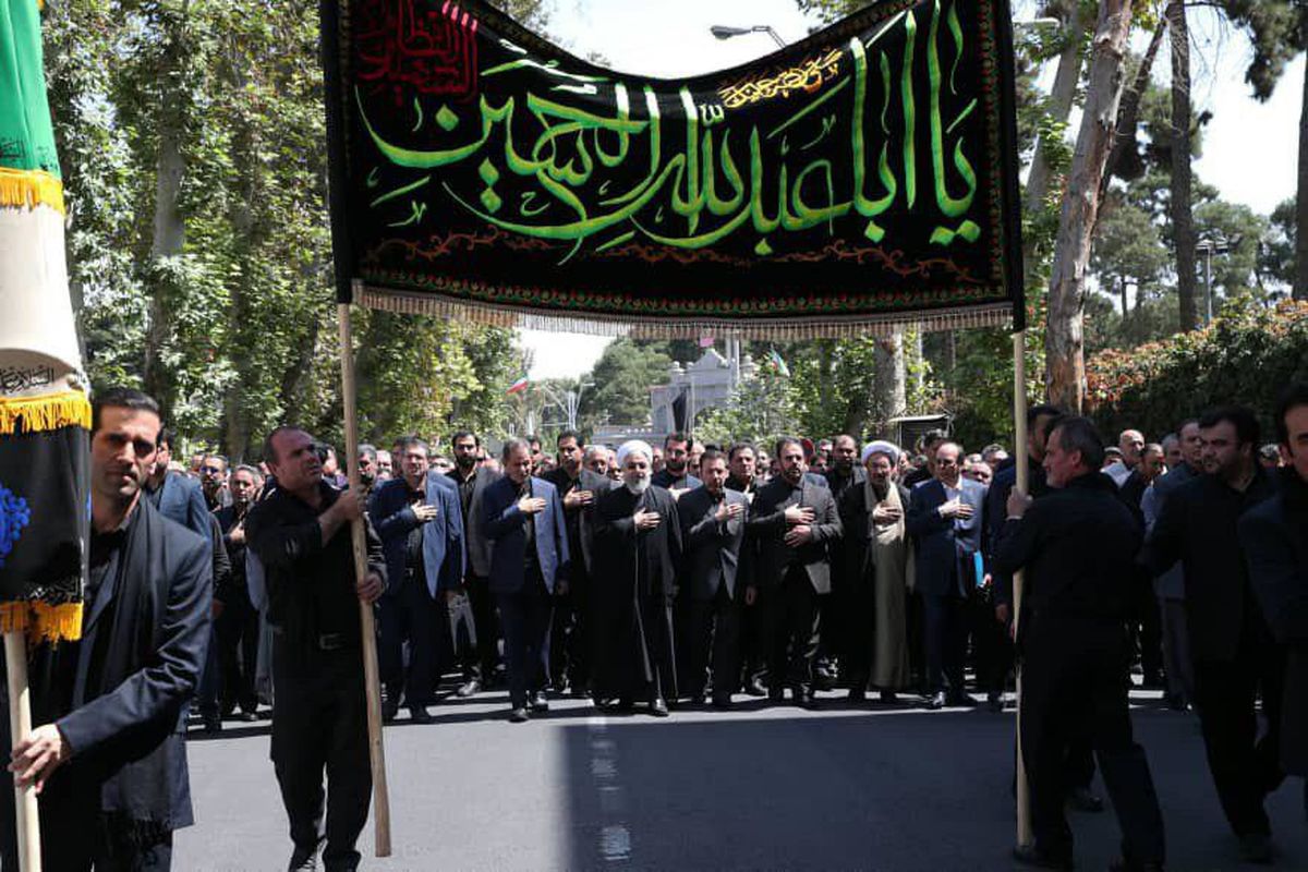 حضور رئیس جمهوری در جمع عزاداران حضرت اباعبدالله الحسین علیه‌السلام+عکس