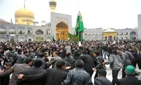 ورود دسته‌های عزاداری به حرم مطهر رضوی