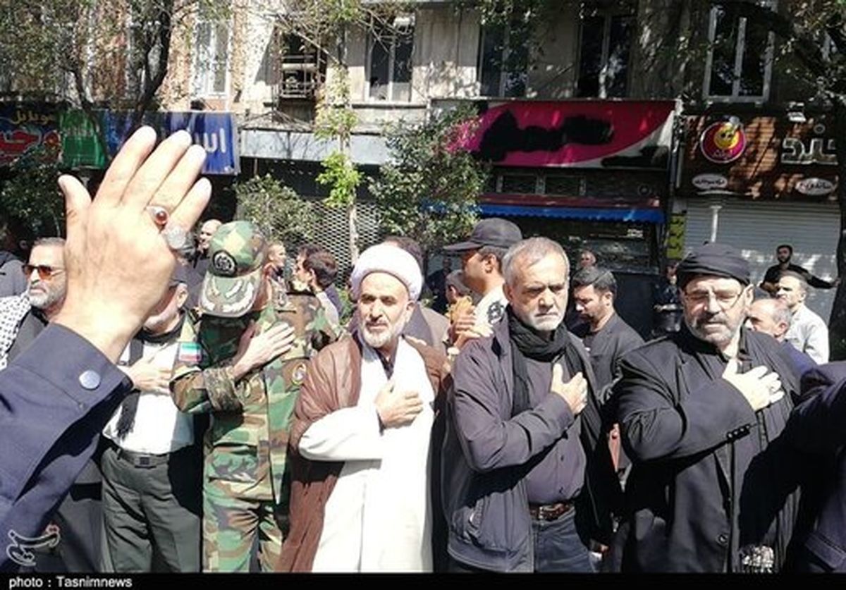 تصویری از مسعود پزشکیان و محسن رضایی در مراسم روز عاشورای تبریز