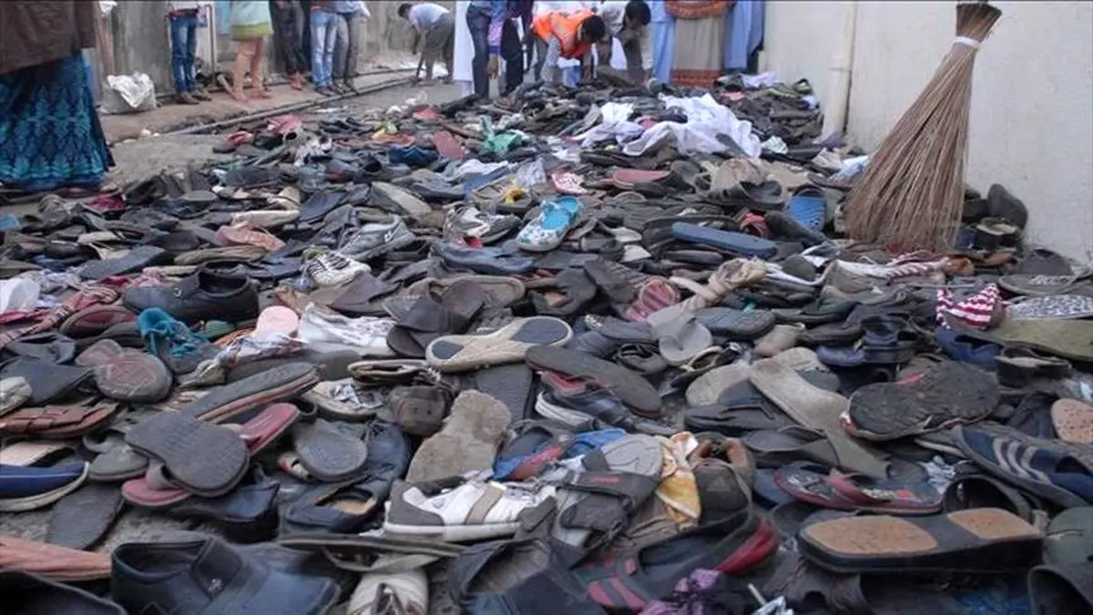 تصویری تلخ از حادثه کربلا/ ‏کفش‌های به جامانده از سانحه دیدگان حادثه عاشورا
