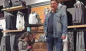 علی دایی دخترش را به چه کسی می‌دهد؟