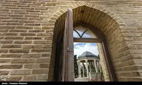 شب عید و لذت خواندن دیوان حافظ در حافظیه + تصاویر