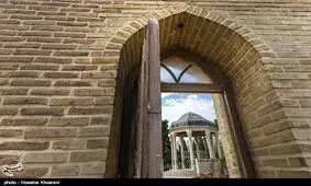 شب عید و لذت خواندن دیوان حافظ در حافظیه + تصاویر