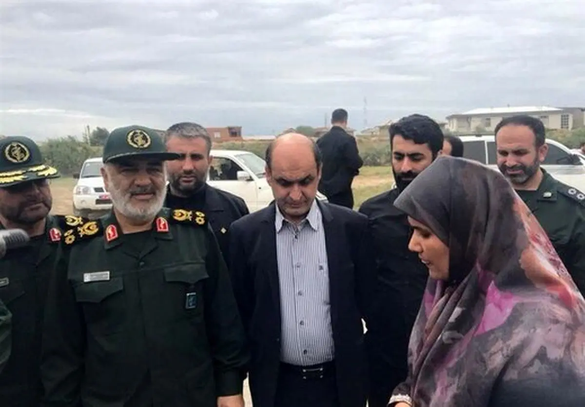 چند تصویر از حضور فرمانده کل سپاه در جمع زلزله‌زدگان