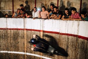 موتورسواری بر دیوار مرگ در مصر+ عکس