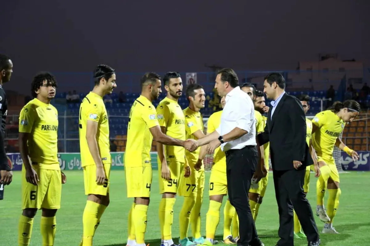 ویلموتس؛ از چمن ورزشگاه سیرجان تا سکوها