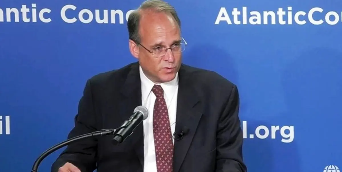 واشنگتن: از جامعه جهانی می‌خواهیم خرید نفت از ایران را متوقف کند