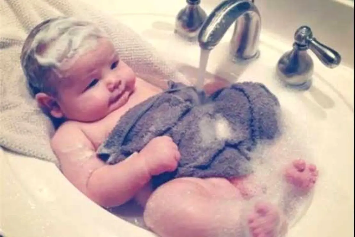 زنی بچه یک مرد غریبه را به دنیا آورد ! / اشتباه پزشکی خانواده آمریکایی را از هم پاشید