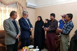 دیدار صمیمانه کوتاه قامت‌ترین مرد ایران با وزیر کشور در مشهد