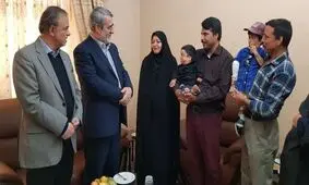 کوتاه قامت‌ترین مرد ایران در مشهد با وزیر کشور دیدار کرد
