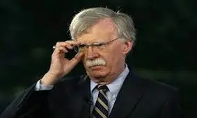 جزئیات بیشتر دربارۀ اخراج ناگهانی "مرد جنگی" ترامپ 