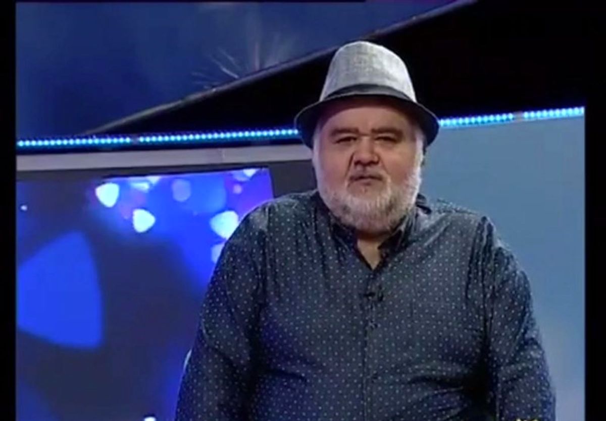 اکبر عبدی با خانوادهاش به تلویزیون میرود