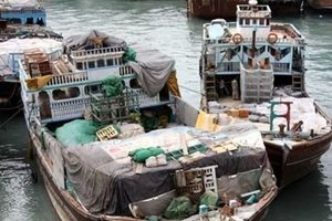 توقیف شناور حامل ۲۵۰ هزار لیترسوخت قاچاق در آب‌های خلیج فارس