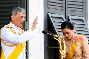 زندگی عجیب پادشاه تایلند / از ازدواج با بادیگارد شخصی تا انتشار عکسی که سایت دربار را مسدود کرد + تصاویر