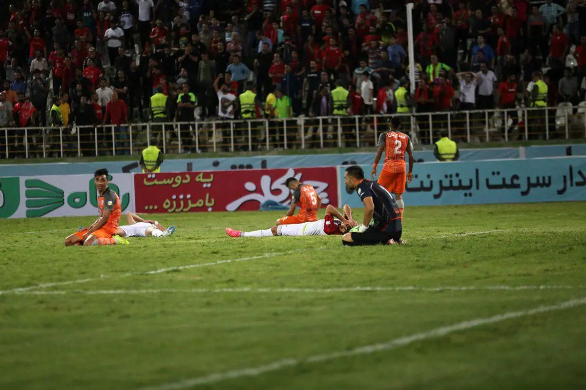 نساجی و دروازه بان ها باختند اما تشویق شدند