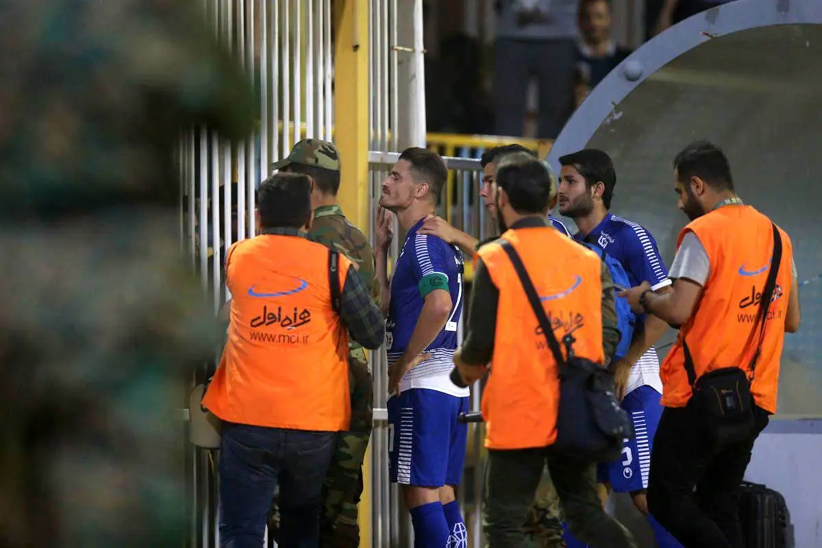 شبی که وریا مجبور به پاسخگویی شد