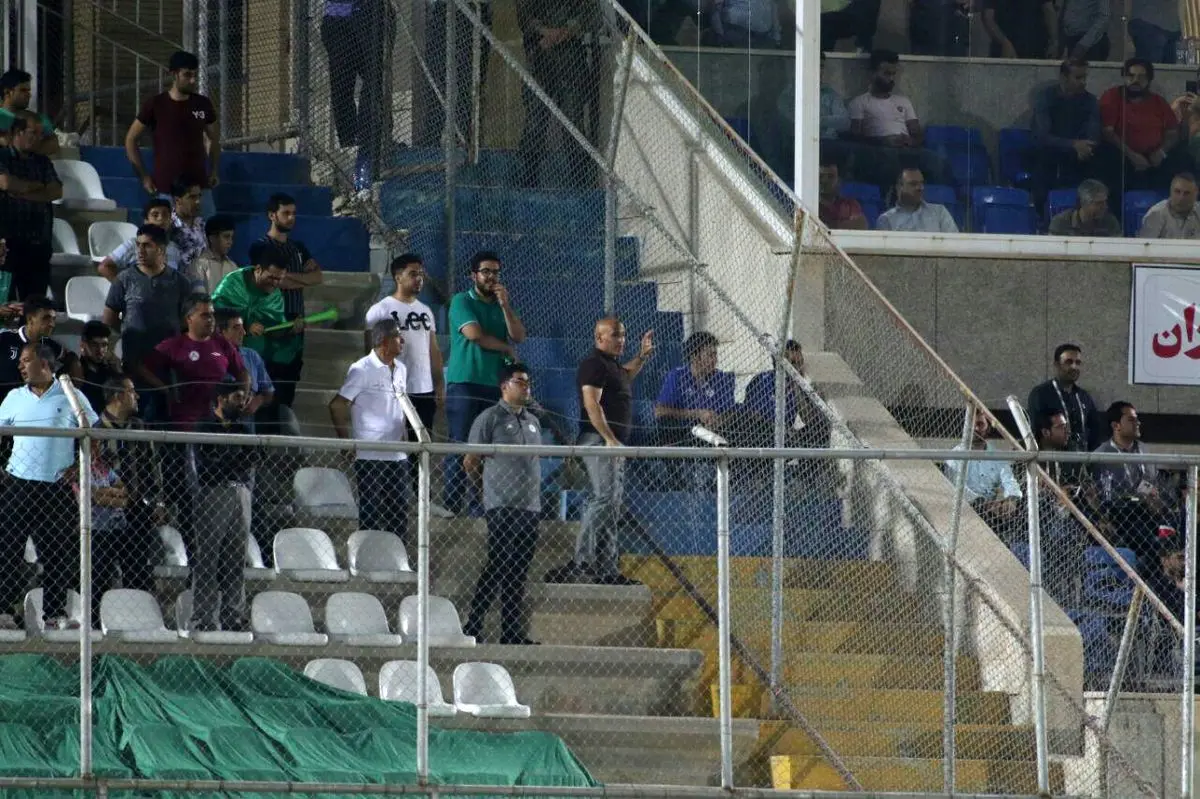 منصوریان و استخدام دادزن حرفه‌ای پشت فنس‌!