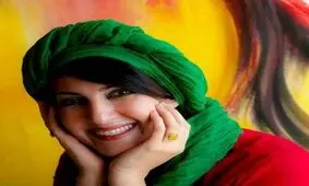 بازیگر زن معروف در حال گِل بازی!