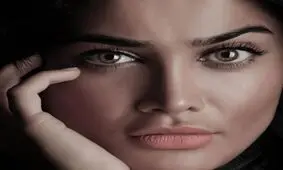 بازیگر زن سینما و صداوسیما، چون اجازه‌ استفاده از کلاه نداشت، با سر تراشیده به‌رینگ رفت