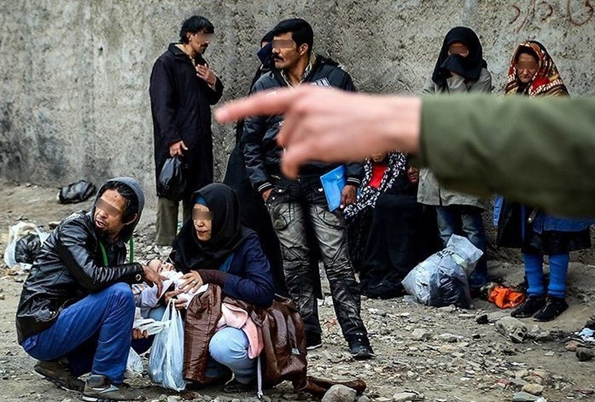 خواهش میکنم پاتوق معتادین متجاهر را به پلیس اطلاع دهید