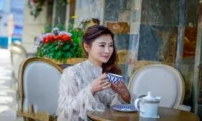 زیبایی این زن 50 ساله توجه رسانه ها و مردم را به خود جلب کرد