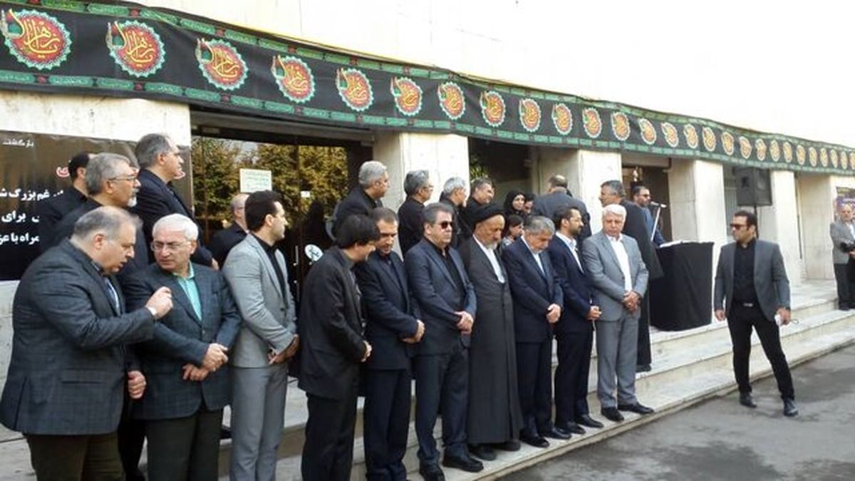 عادل فردوسیپور: مهدی شادمانی، به من درسهای زیادی داد / وزیر ارتباطات، علی دایی، عادل فردوسیپور و حبیب رضایی در مراسم تشییع حضور داشتند