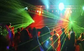 دستگیری بیش از 30 پسر و دختر در وضعیتی نامناسب در میهمانی مختلط در قشم