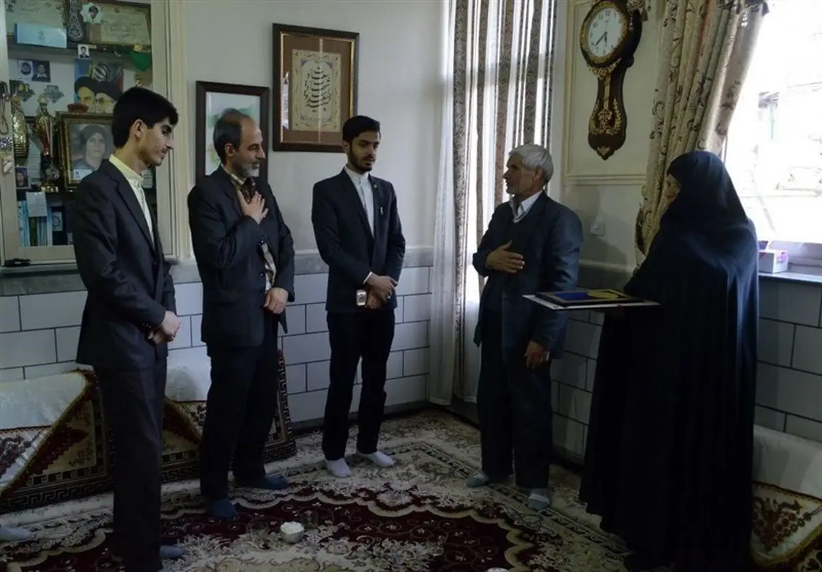 موجودیت انقلاب اسلامی مدیون فداکاری‌ شهدا و خانواده‌های آن‌هاست