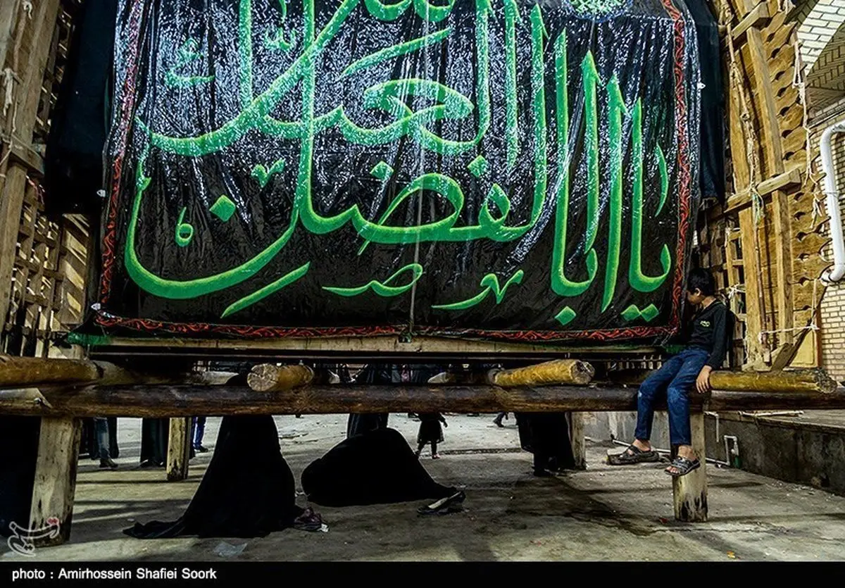 روایتی دیگر از عزاداری در حسینیه ایران؛ حضور گردشگران خارجی در عزاداری‌های یزد