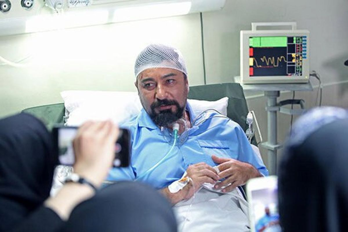 امیرحسین صدیق روی تخت بیمارستان