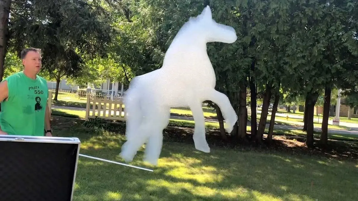 ساخت ابرهای خیالی شکل‌دار با آب، صابون، هلیوم و نیتروژن