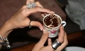 کاسبی سلبریتی‌ها با تبلیغ دعانویسی و رمالی!