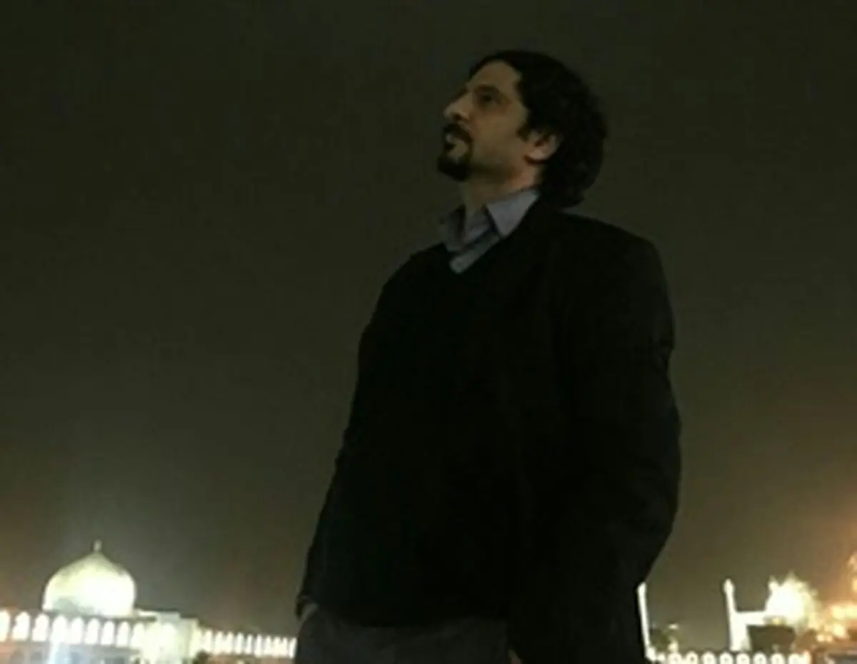 می‌خواستم پشت دستم را داغ کنم تا دیگر ننویسم