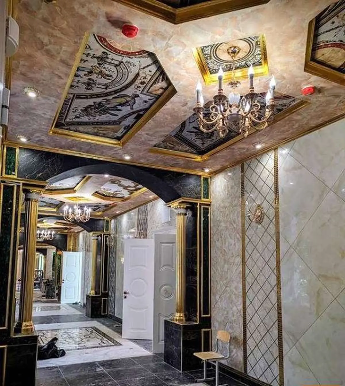 تاجر میلیاردر روسی مدرسه کودکی اش را تبدیل به یک کاخ تمام‌عیار کرد