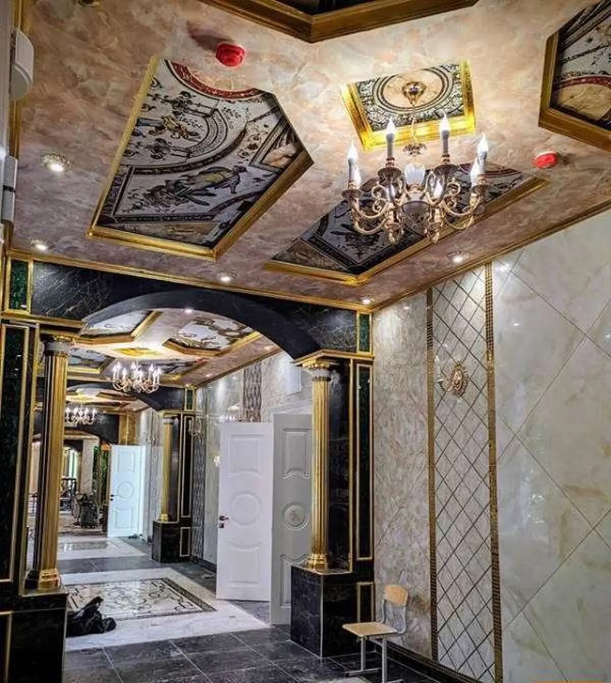 تاجر میلیاردر روسی مدرسه کودکی اش را تبدیل به یک کاخ تمام‌عیار کرد