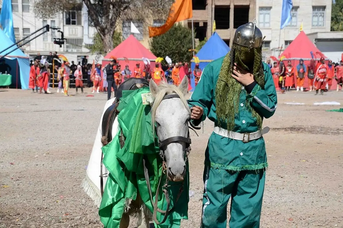برخورد غیرعمدی تیر به چشم نقش امام حسین این بار در عقدا اردکان + فیلم