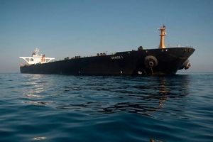 آمریکا: به نفتکش ایران سوخت بدهید تحریم می‌شوید