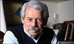 لیلى رشیدى، مادرش و مریلا زارعى، سر مزار زنده یاد داود رشیدى/ عکس