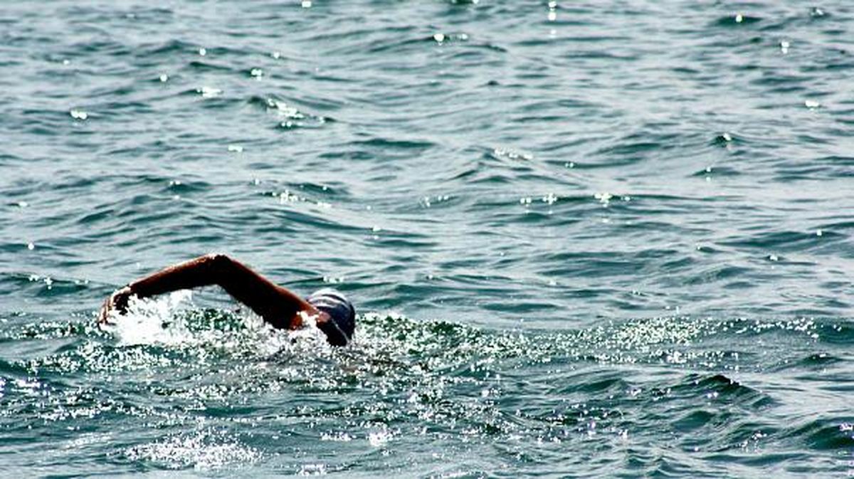 شناگر ۳۷ ساله، پس از شکست سرطان، رکورد شنا در کانال مانش را نیز جابه‌جا کرد