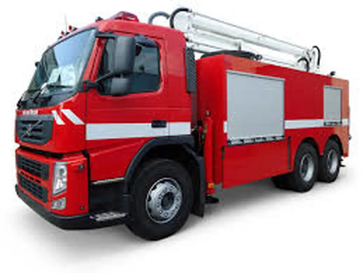 حادثه‌ای عجیب برای خودروی آتش‌نشانی در محل حادثه + فیلم