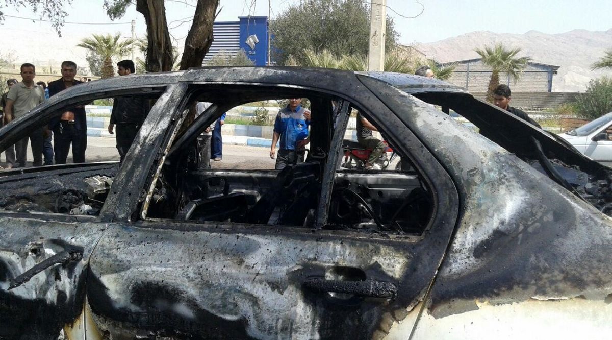 آتش زدن خودروی لاکچری مدیر آبادانی توسط مرد نقابدار + فیلم